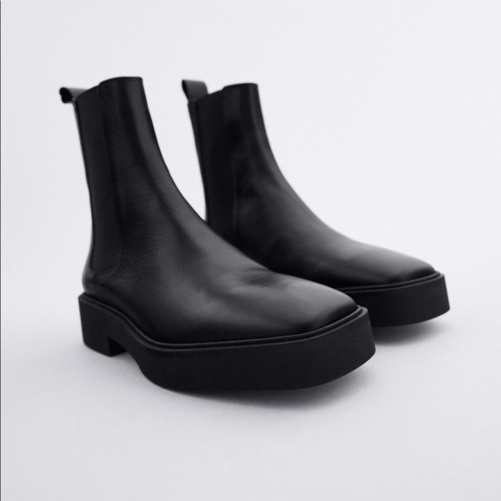 !!BNWT!! ZARA Square Toed Leather Boots ❤️